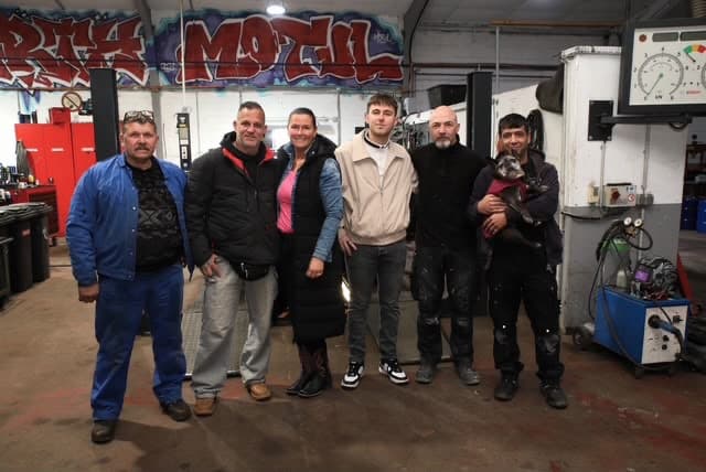 Das Team von Fahrzeugtechnik Ebel in der Werkstatt in Hamm